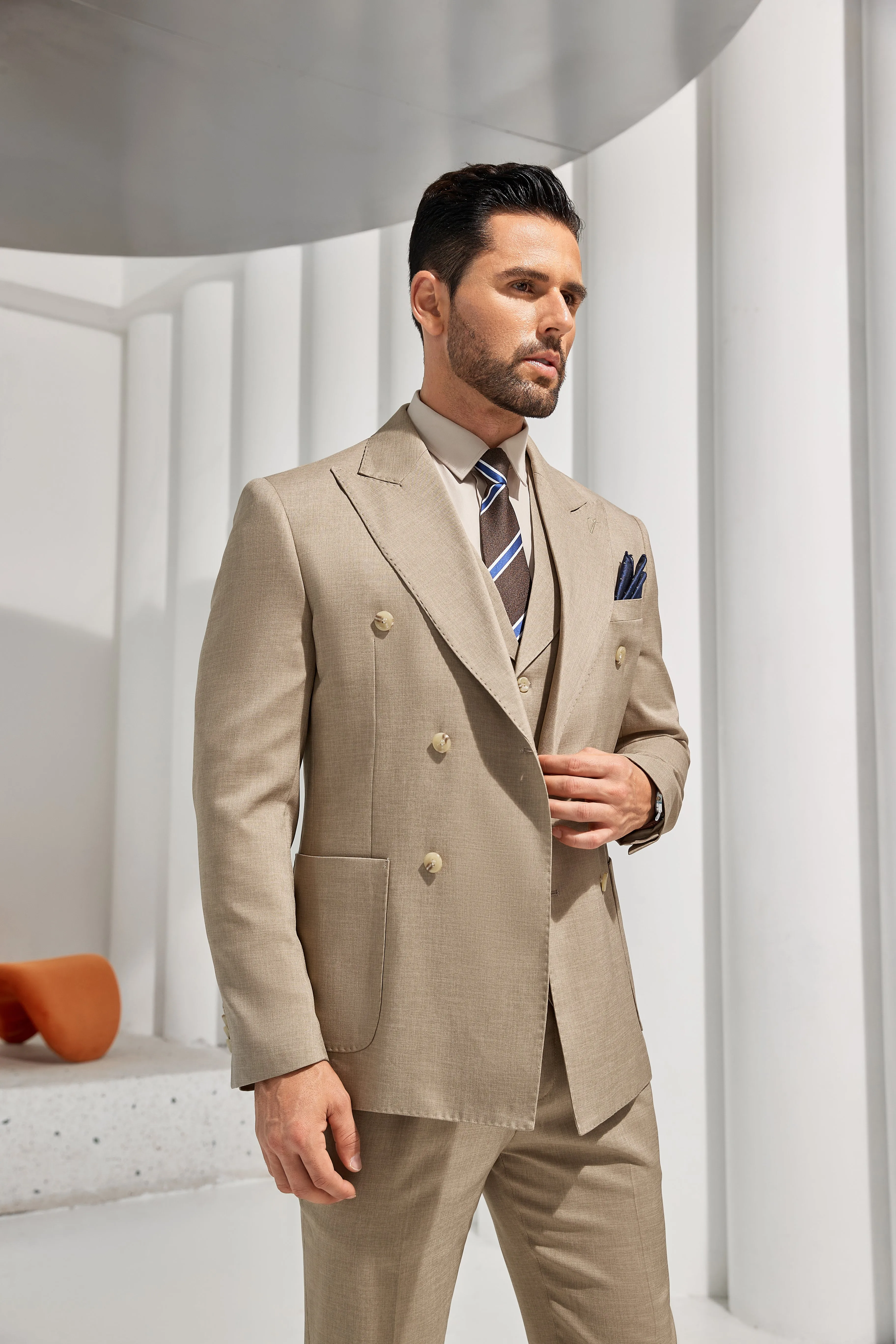 Peak Lapel Double Breasted 3 Pieces Men Suits 2565