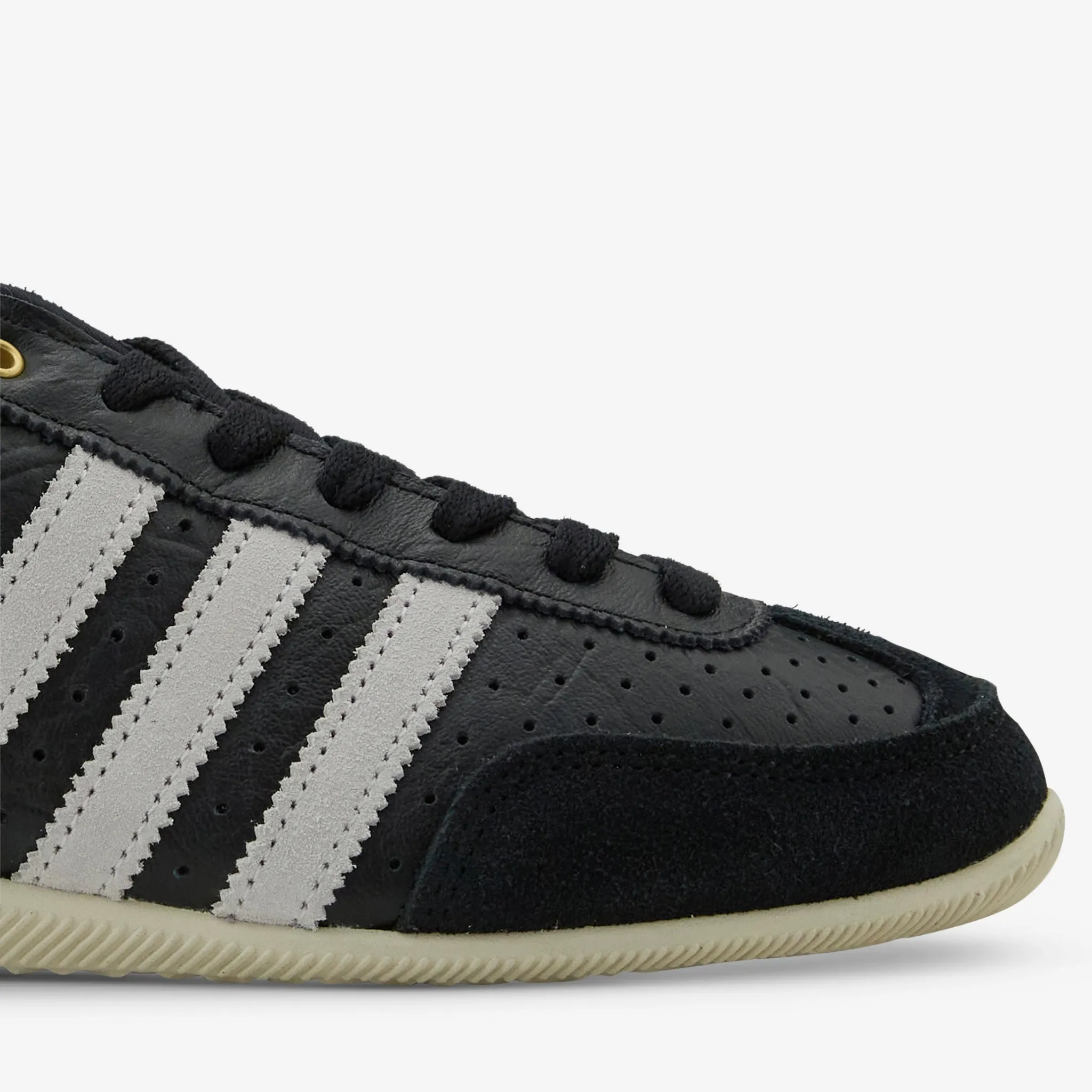 Women's Japan Core Black | Cloud White | Gold Metallic